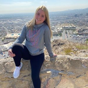 Meet your Posher, Caitlin